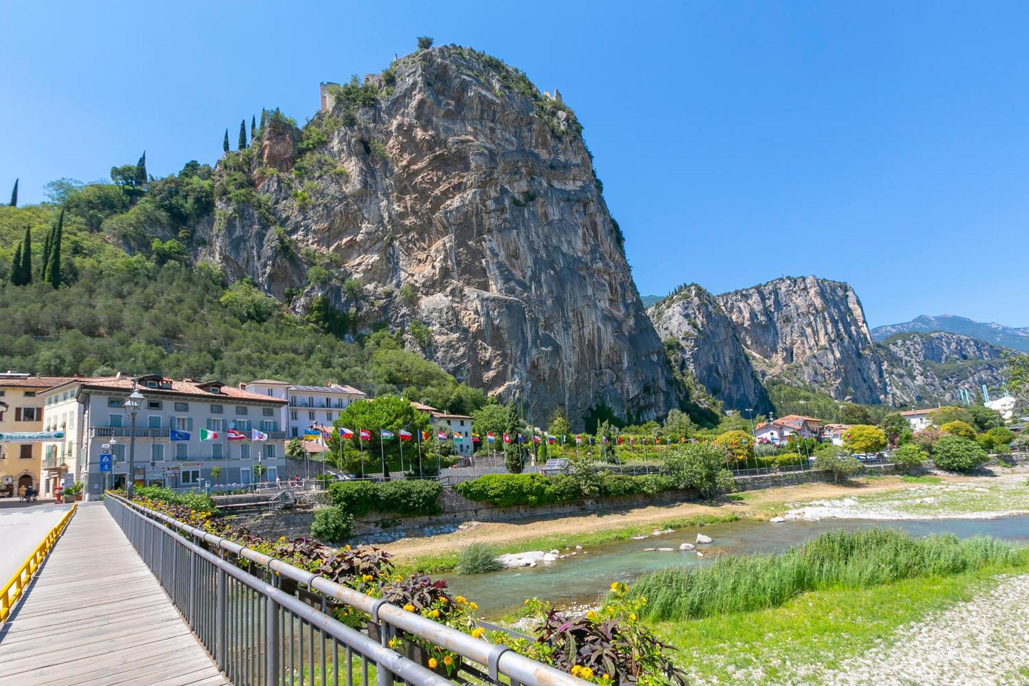 The Rock View - Happy Rentals Arco Bagian luar foto
