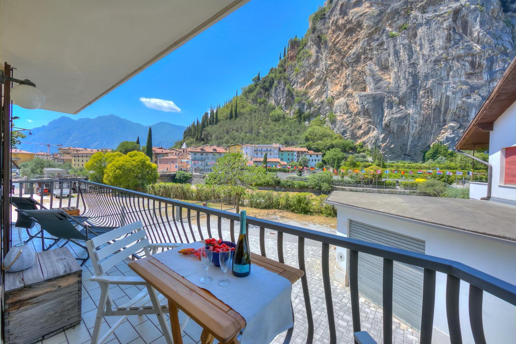 The Rock View - Happy Rentals Arco Bagian luar foto
