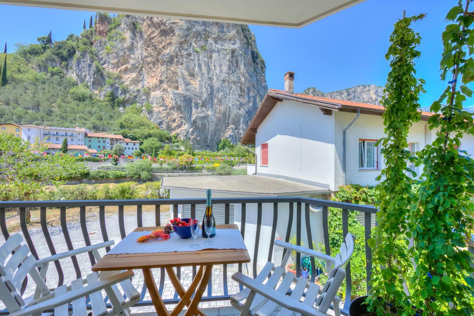 The Rock View - Happy Rentals Arco Bagian luar foto
